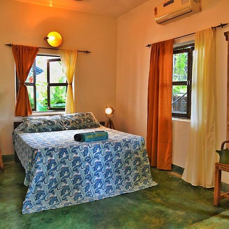 モージム Jardin D'Ulysse & Hard Rock Bed & Breakfast エクステリア 写真